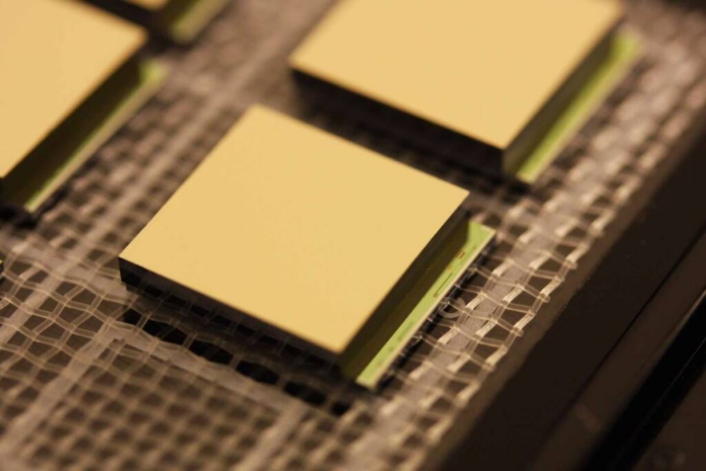 Medipix3 ASIC connected to a CdTe sensor