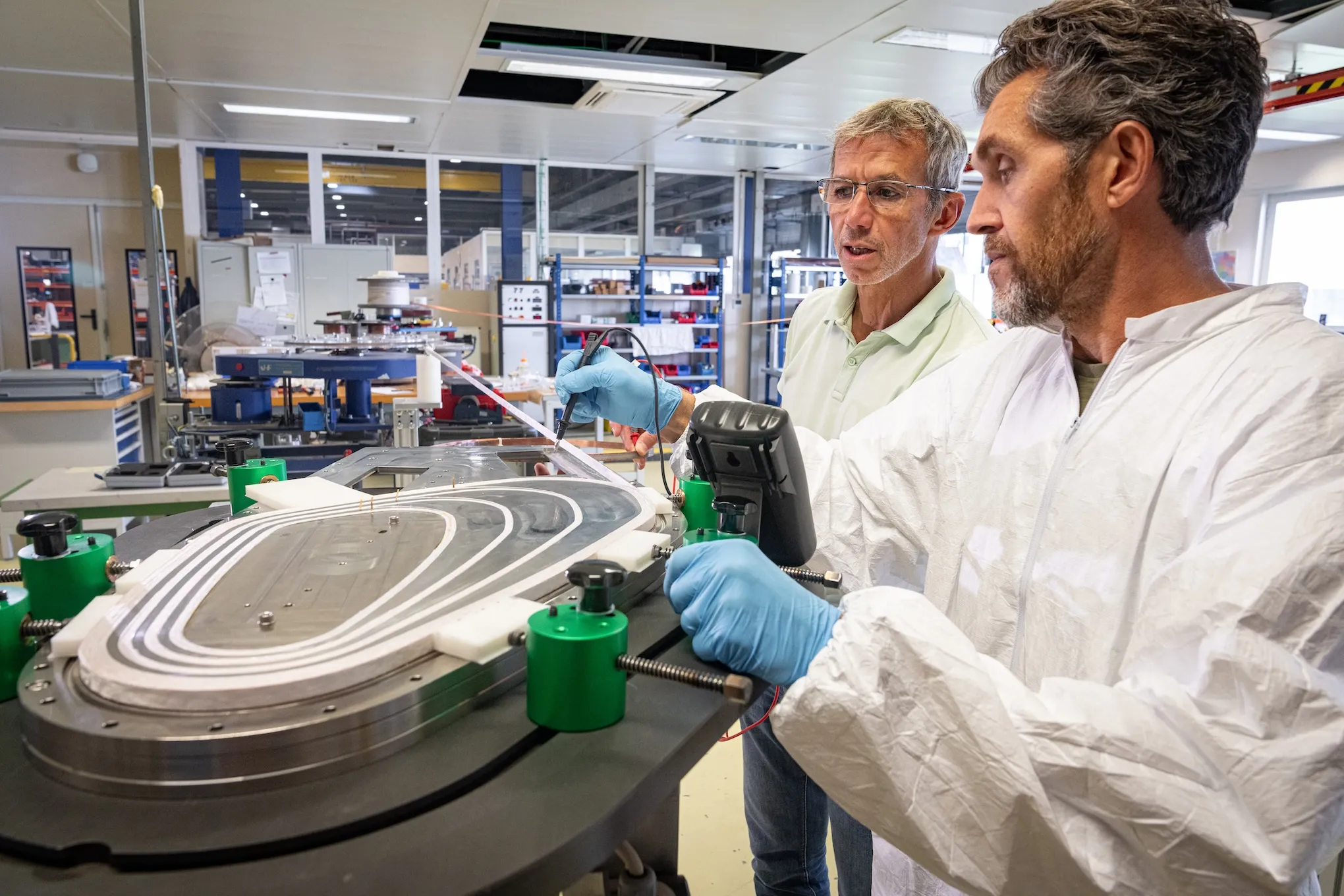 Design and prototyping of HTS magnets for medical gantry applications (GaToroid)