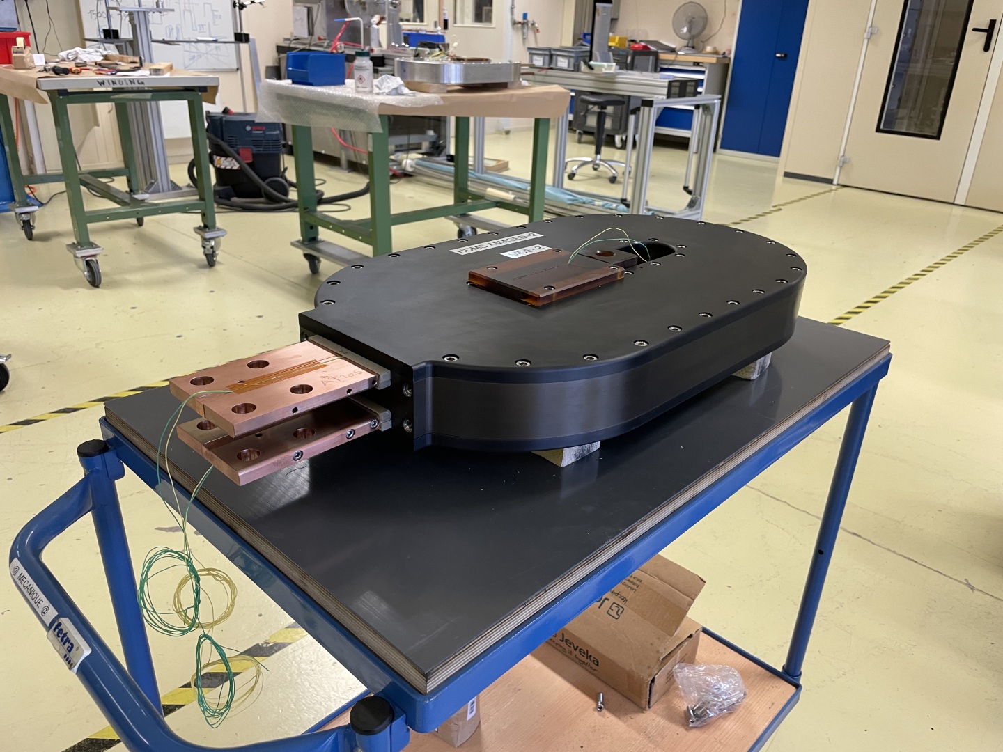 High field HTS magnet demonstrator for space